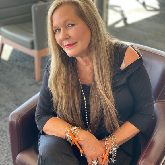 Meet your Posher, Debbie - Picture 10 of 11